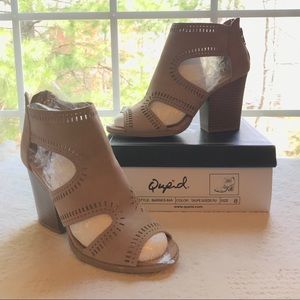 Qupid Barnes-84A Taupe Suede block heel size 8